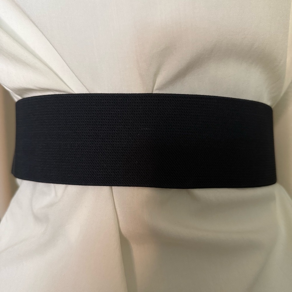 Black elastic waistband belt with old gold tone buckle - Picture 4 of 9